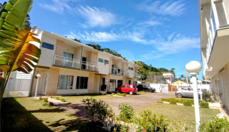 Casa à venda com 2 suítes em Jardim Adalgisa, Caraguatatuba, SP