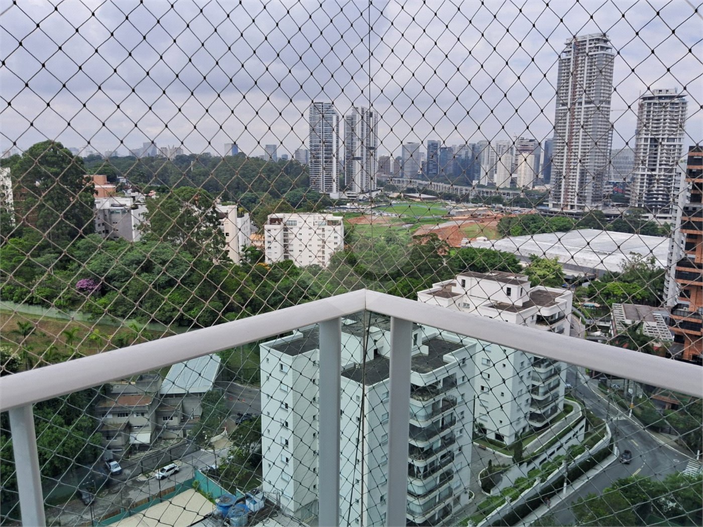 Apartamento à venda com 3 suítes em Paraíso do Morumbi, São Paulo, SP