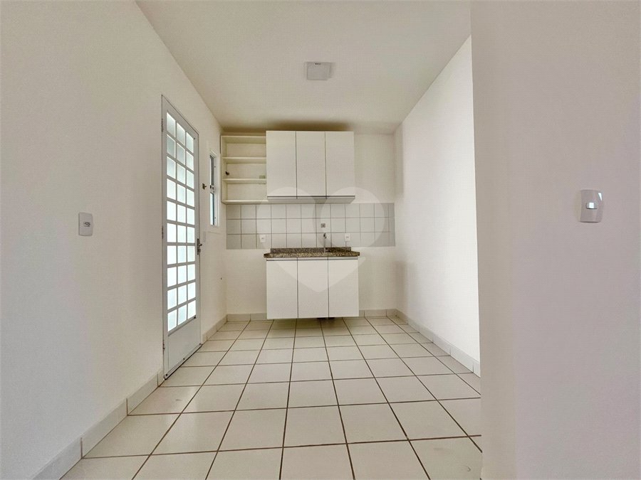 Casa à venda com 3 quartos no condomínio Residencial Villa Flora, Votorantim - SP