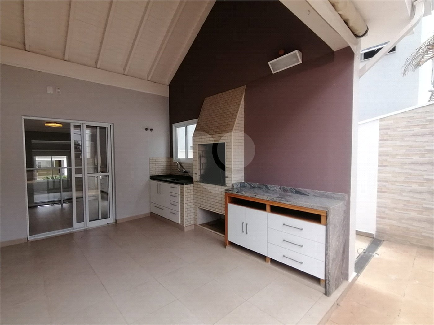 Casa para alugar com 3 quartos, sendo 1 suíte, no condomínio Recanto dos Paturis, Vinhedo - SP