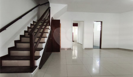 Sobrado à venda com 3 quartos, sendo 1 suíte,  em Cupecê, São Paulo, SP