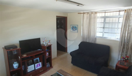 Casa Térrea à venda com 3 quartos, sendo 1 suíte,  no Centro, Poá, SP