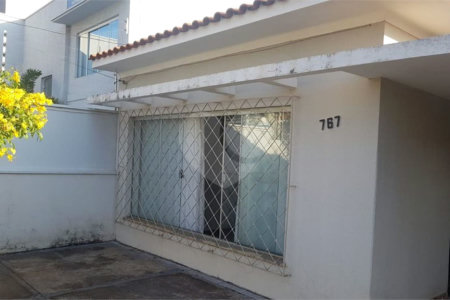 Casa térrea para venda em Araraquara/SP.