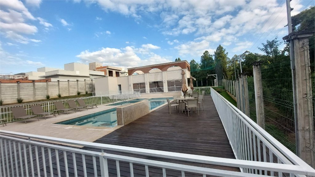 Indaiatuba - Condominio Jardins di Roma - Venda -Locação 0 R$ 10.000,00 mais encargos - condominio - R$ 650,00 - IPTU - R$ 230,00 - Terreno 300ms - construido 170 metros quadrados - Terrea - 3 quartos, uma suíte e uma demi suite , 4 banheiros , piscina - Preparado para água quente até a piscina!!