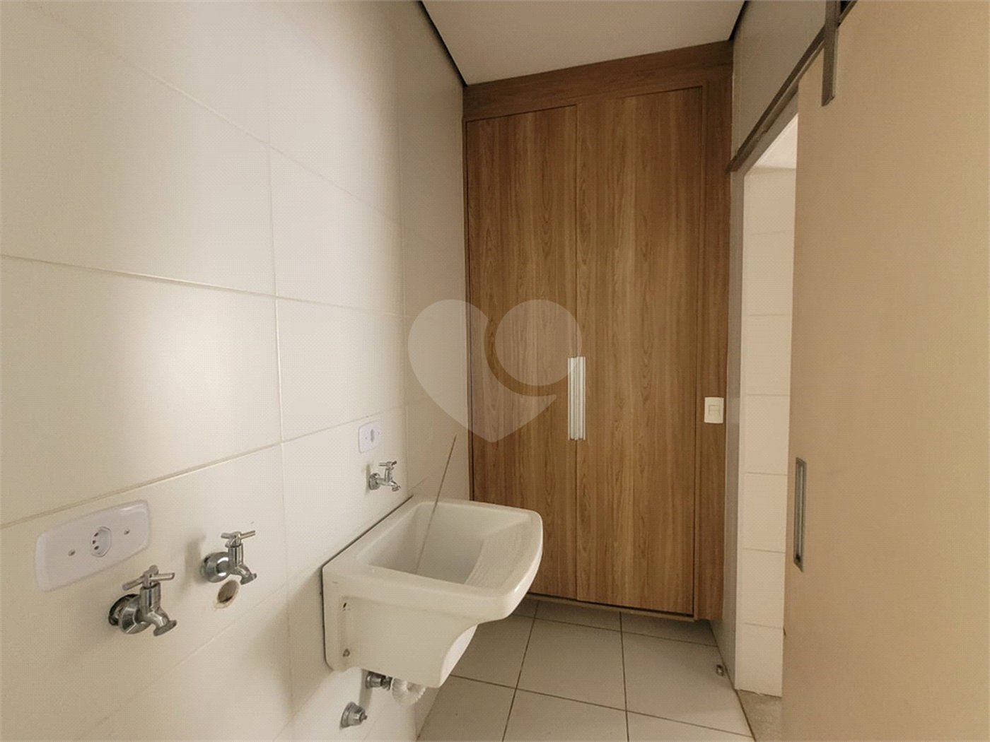 Casa à venda com 3 suítes no condomínio Horto Florestal II, Sorocaba - SP