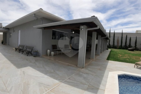 Casa à venda com 5 quartos, sendo 2 suítes, em Jardim das Roseiras, Araraquara, SP