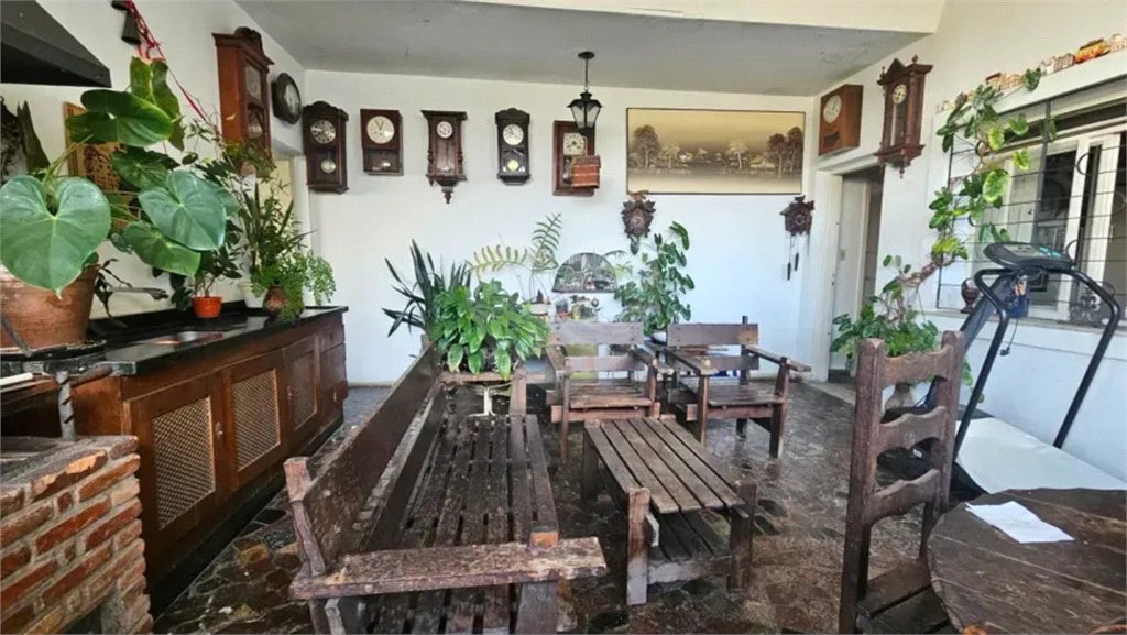 Sobrado à venda ou para alugar com 5 quartos, sendo 3 suítes, em Pacaembu, São Paulo, SP
