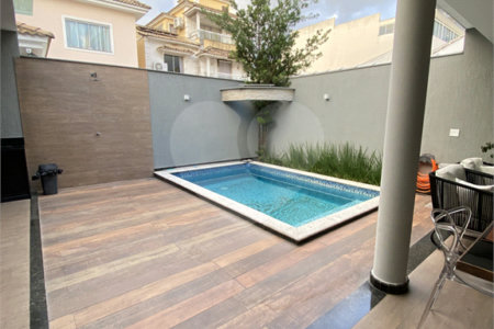 Casa à venda com 4 quartos, sendo 2 suítes, no condomínio Golden Village, Rio de Janeiro - RJ