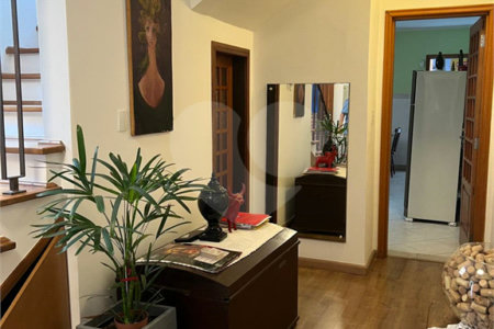 Casa à venda com 3 quartos, sendo 1 suíte, em Vila Mariana, São Paulo, SP
