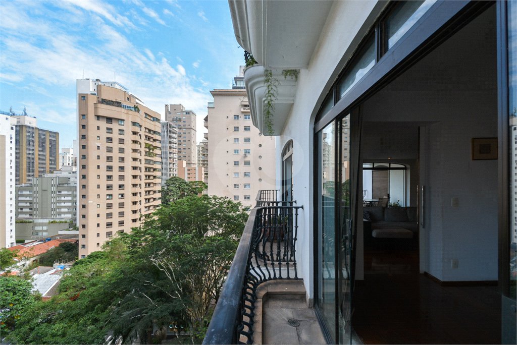 Apartamento à venda com 4 quartos, sendo 3 suítes,  em Jardim Paulista, São Paulo, SP