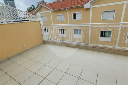 Sobrado á venda com 102m²- Vila Bertioga.