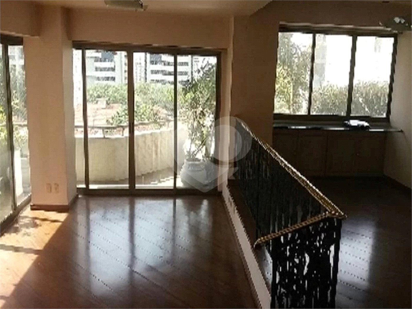 Apartamento 192m² à venda na Aclimação com 3 suítes e 3 vagas.