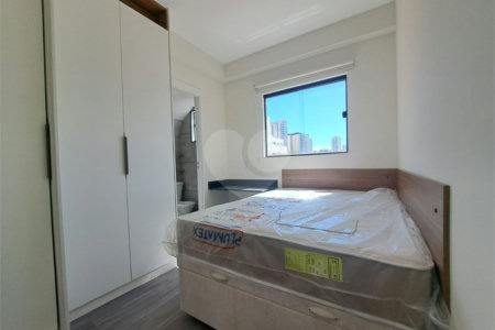 Studio de 35m2 à venda reformado com varanda na Vila Clementino