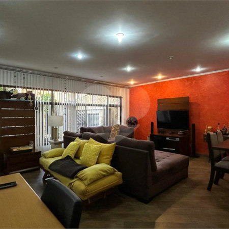Casa à venda com 3 quartos, sendo 1 suíte, no condomínio Marcia Miyashiro, São Paulo - SP