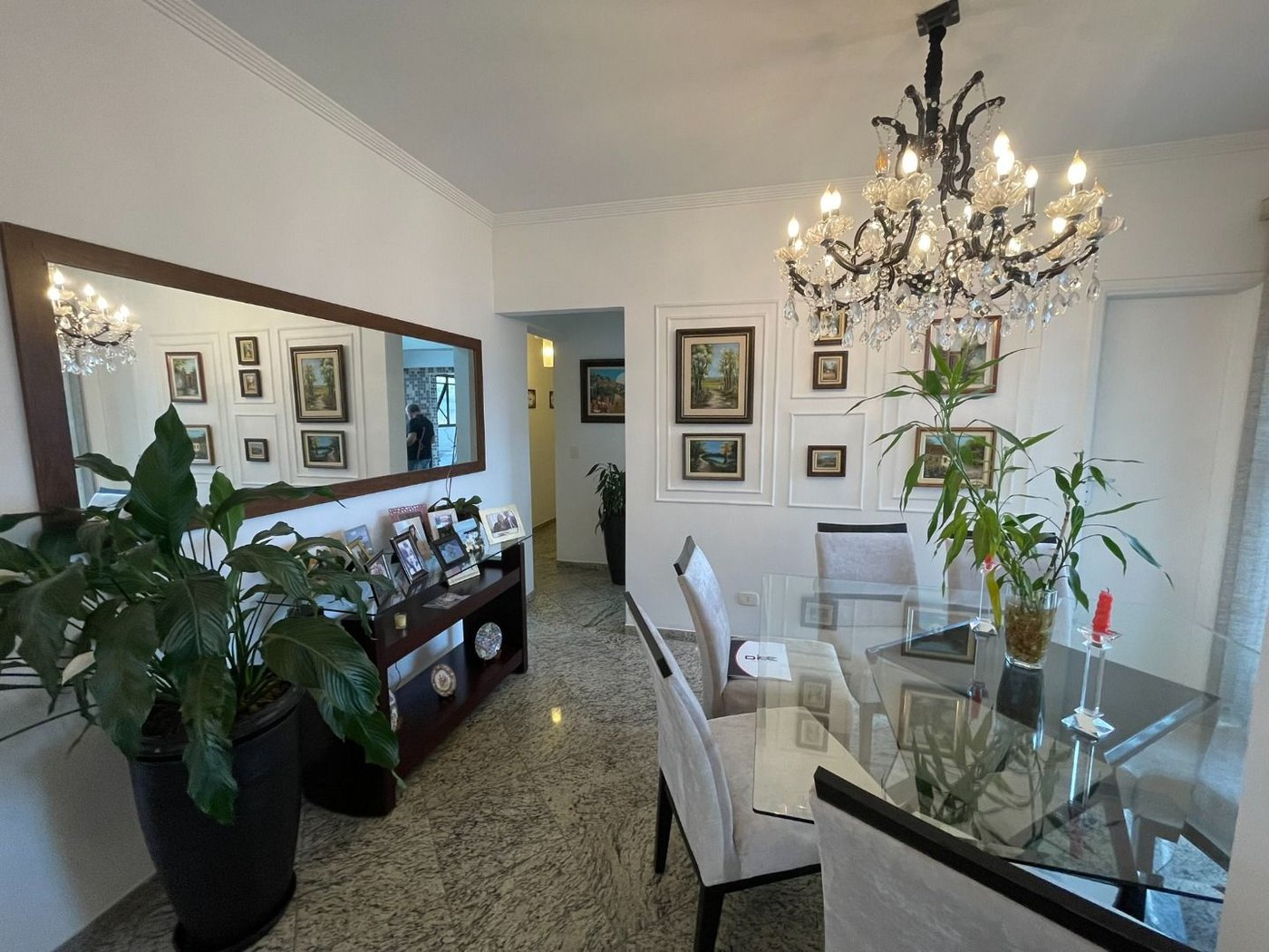 Apartamento 3 dormitórios com 2 suítes, 2 vagas demarcadas, no Embaré, Santos