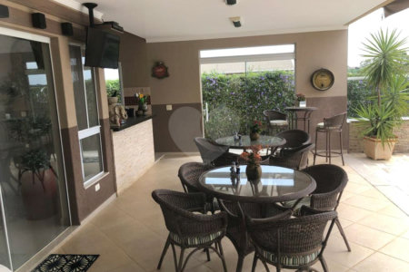 Casa à venda com 5 suítes no condomínio Terras de Mont Serrat, Salto - SP