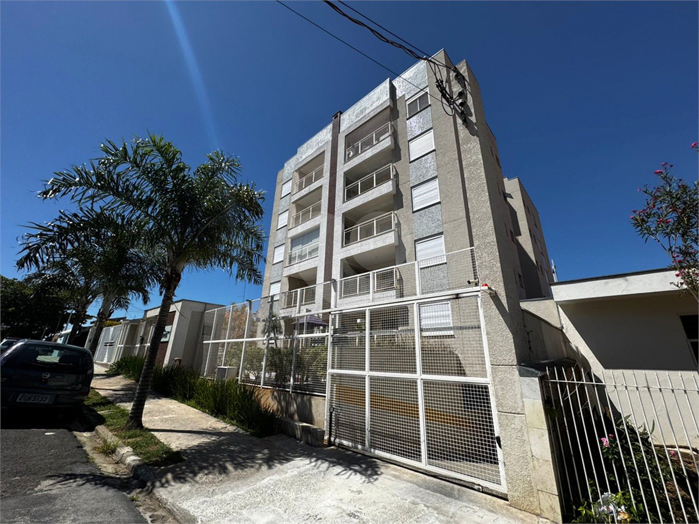 Apartamento à venda ou para alugar com 3 quartos, sendo 1 suíte,  em Vila Trujillo, Sorocaba, SP