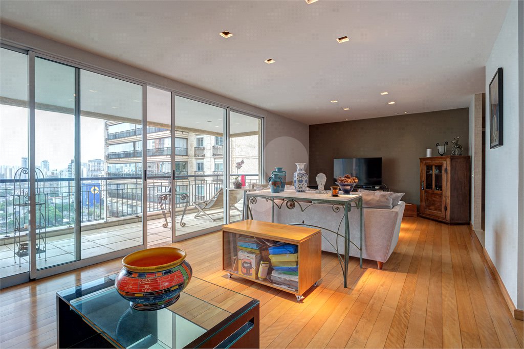 Apartamento à venda com 4 quartos, sendo 3 suítes, em Brooklin, São Paulo, SP