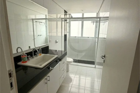 Triplex à venda ou para alugar com 3 suítes em Vila Suzana, São Paulo, SP