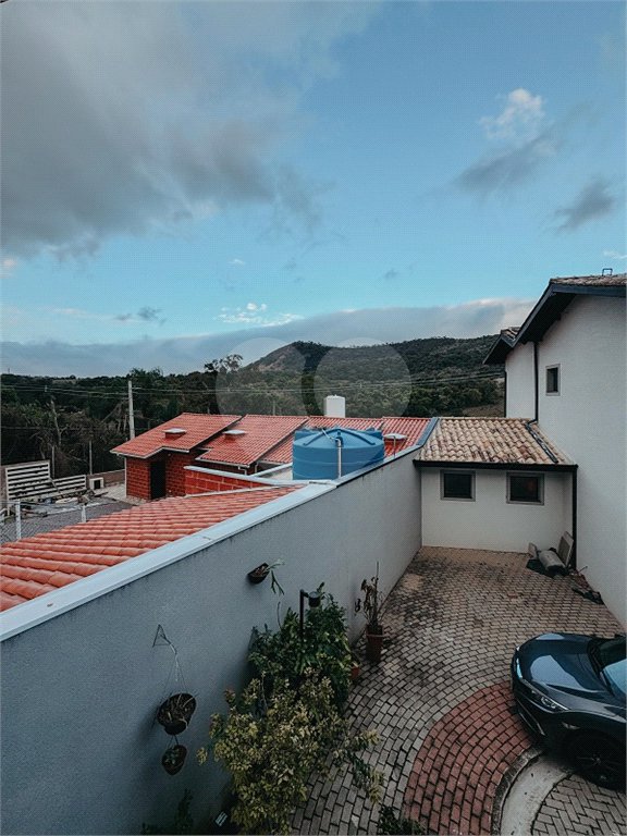Casa à venda com 3 quartos, sendo 1 suíte, no condomínio Residencial Marchant Buarque, Atibaia - SP