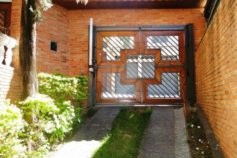 Sobrado à venda com 3 quartos, sendo 1 suíte,  em Vila Gustavo, São Paulo, SP