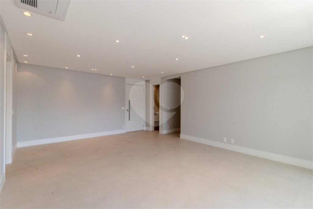Apartamento para venda em Moema com 3 quartos, sendo 3 suítes, 2 vagas, 149 m²