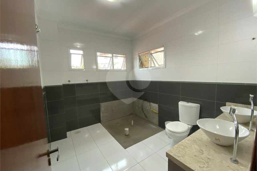 Sobrado à venda com 3 quartos, sendo 1 suíte,  em Jardim Vila Galvão, Guarulhos, SP