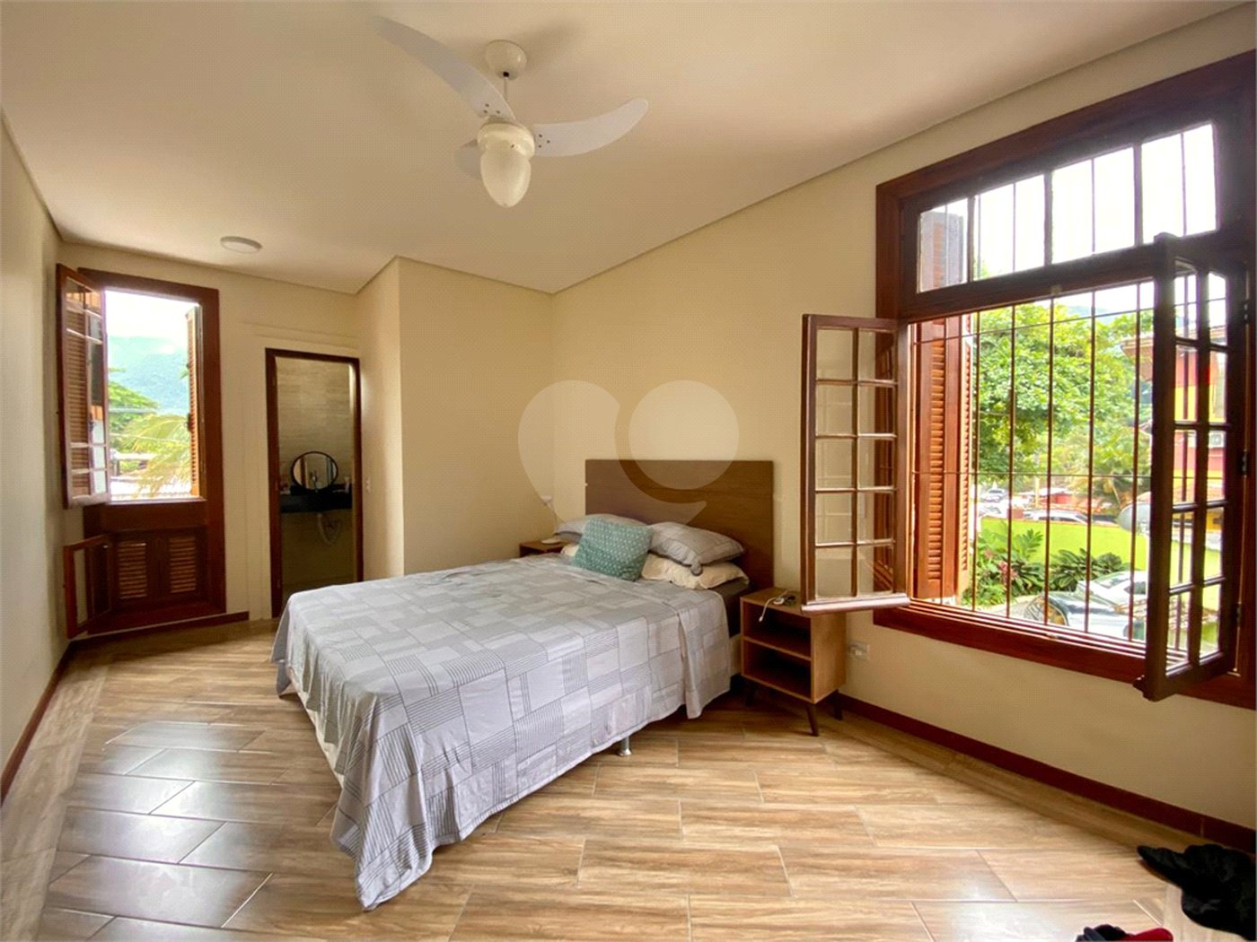Casa à venda com 6 quartos, sendo 4 suítes,  em Maranduba, Ubatuba, SP