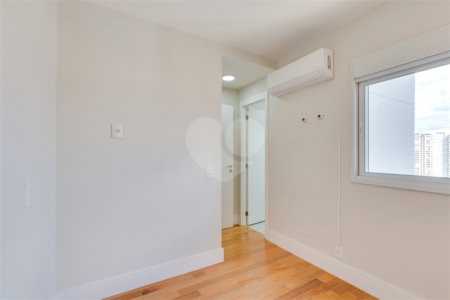 Apartamento à venda com 3 quartos, sendo 2 suítes, em Santo Amaro, São Paulo, SP