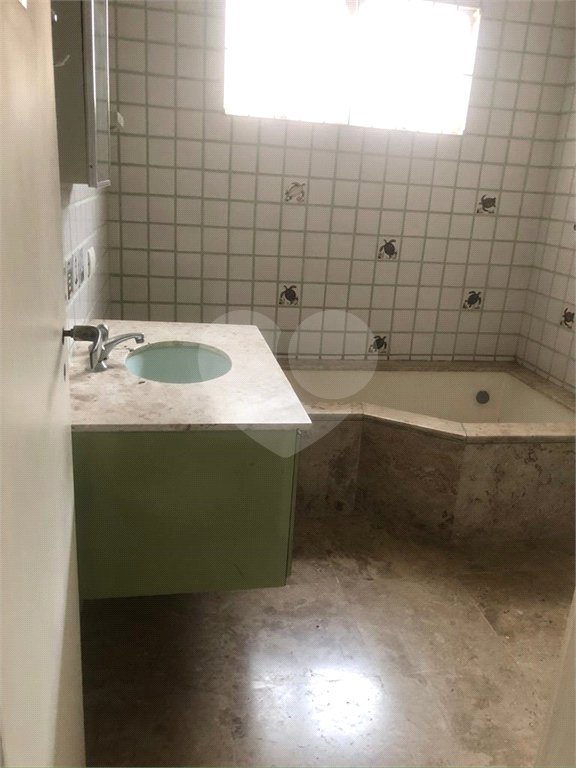 Sobrado à venda com 4 quartos, sendo 1 suíte, em Brooklin Velho, São Paulo, SP