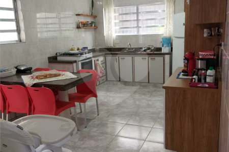 Sobrado à venda com 3 quartos em Vila Vitório Mazzei, São Paulo, SP