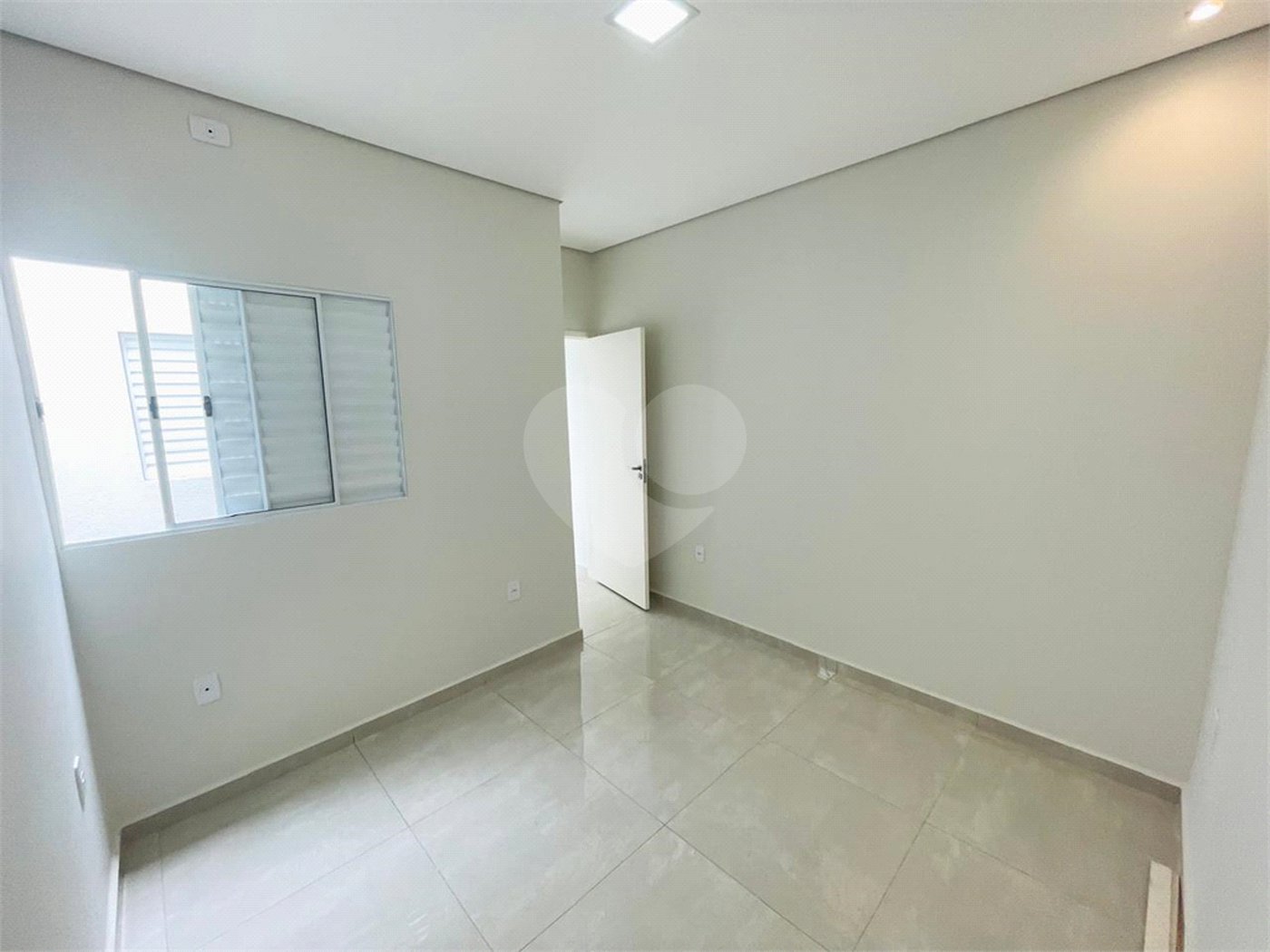 Casa de Vila à venda com 2 quartos em Jardim Dona Tereza, Sorocaba, SP
