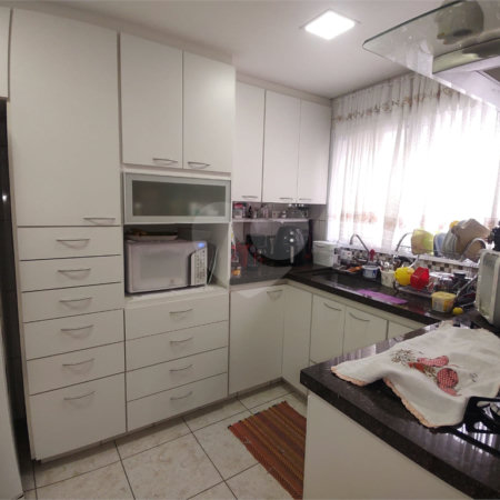 Casa à venda com 3 suítes no condomínio Morada das Hortênsias, São Paulo - SP