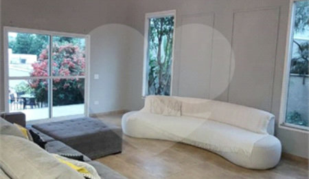 Casa para alugar com 4 quartos, sendo 3 suítes, no condomínio Figueira Garden, Atibaia - SP