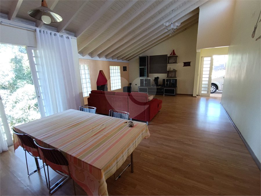 Chácara à venda com 4 quartos, sendo 1 suíte, em Vila Vilma (mailasqui), São Roque, SP