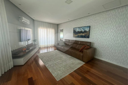 Sobrado à venda com 5 quartos, sendo 3 suítes, em Vila Nivi, São Paulo, SP