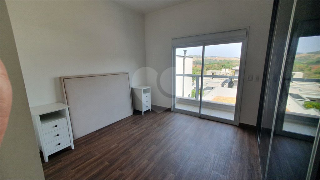 Casa à venda com 3 quartos, sendo 1 suíte, no condomínio Figueira Garden, Atibaia - SP