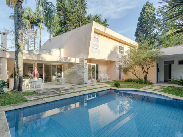 Casa à venda com 4 quartos, sendo 2 suítes,  em Chácara Monte Alegre, São Paulo, SP