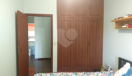 Sobrado à venda com 4 quartos, sendo 1 suíte, em Parque dos Príncipes, São Paulo, SP