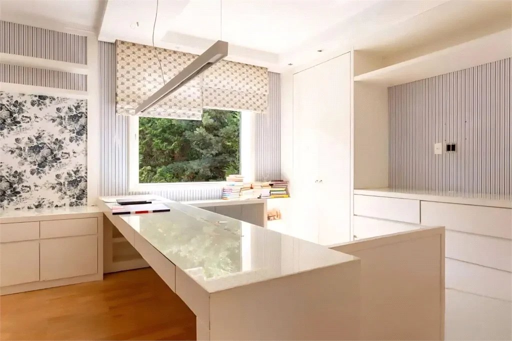 Casa à venda com 4 suítes em Jardim Leonor, São Paulo, SP