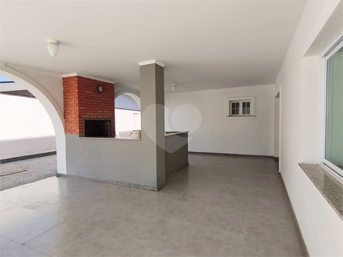 Casa à venda ou para alugar com 3 suítes no condomínio Estância Marambaia, Vinhedo - SP
