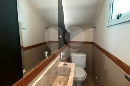 Casa à venda com 3 quartos, sendo 1 suíte, no condomínio Apeu, São Paulo - SP