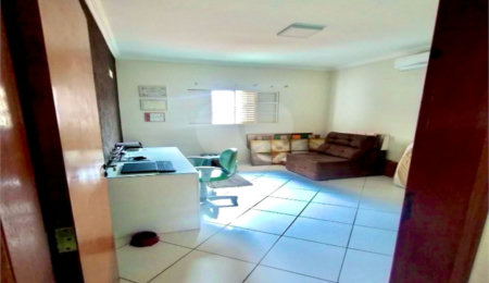 Sobrado à venda com 3 quartos, sendo 1 suíte,  em Jardim Gonçalves, Sorocaba, SP