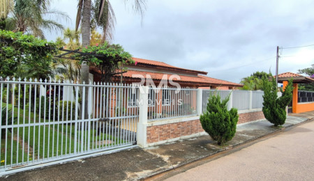 Casa à venda com 4 quartos, sendo 1 suíte,  em Villarejo Sopé da Serra (Vilarejo), Cabreúva, SP