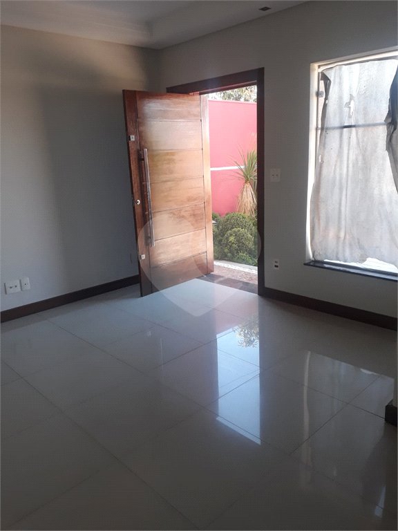 Excelente casa para venda no Parque Fher