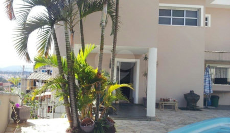 Casa à venda com 4 quartos, sendo 2 suítes,  no condomínio Travessa Mário Antônio Correia,174, São Paulo - SP