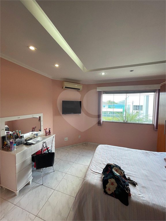 Casa à venda com 5 quartos, sendo 1 suíte, no condomínio Residencial Green Ville, Rio de Janeiro - RJ