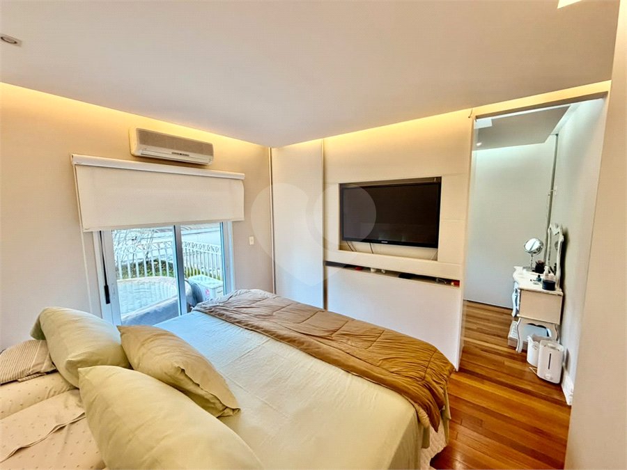 Casa à venda com 3 suítes no condomínio Villaggio Della Hípica, São Paulo - SP