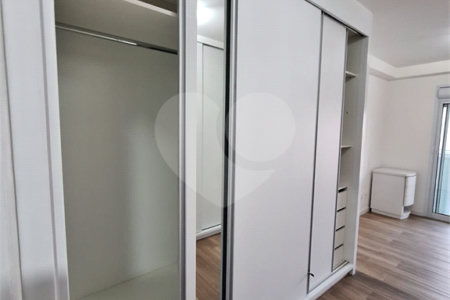 Apartamento à venda com 3 suítes em Vila Anastácio, São Paulo, SP