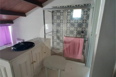 Sobrado à venda com 3 quartos, sendo 1 suíte, em Bosque da Saúde, São Paulo, SP